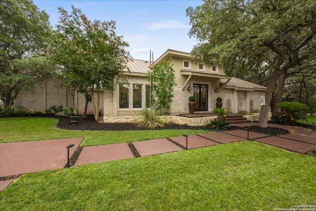 $899,000 | 29729 South Mellow Wind Drive, Fair Oaks Ranch, TX 78015