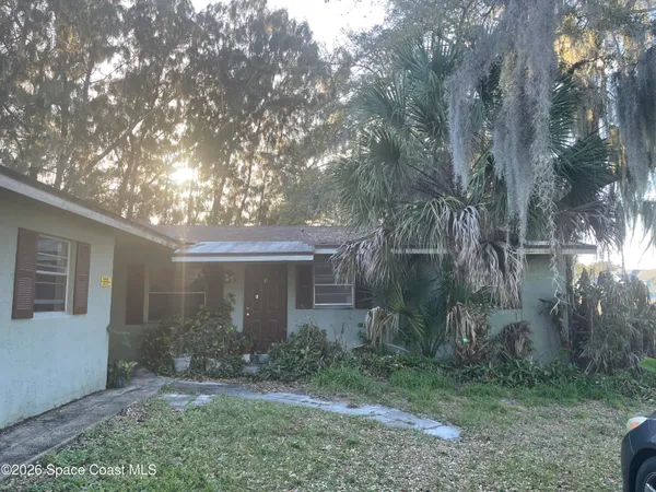 a view of backyard of house