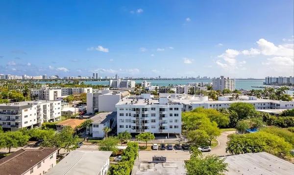 $2,500 | 1990 Marseille Drive, Unit 402, Miami Beach, FL 33141