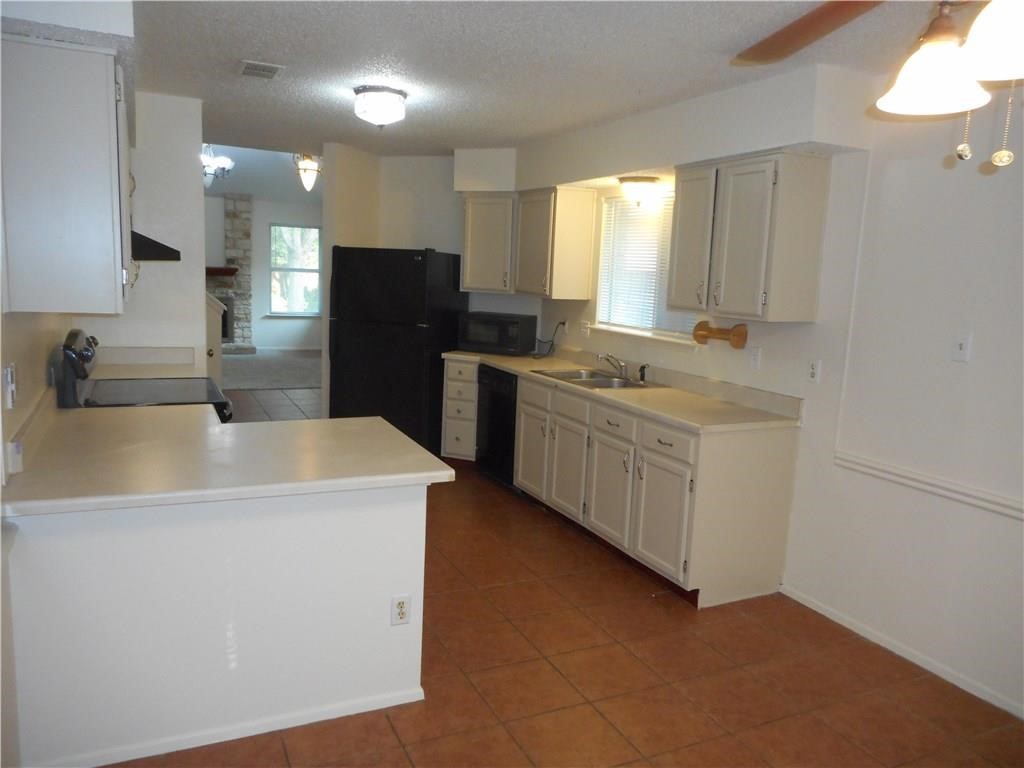 16823 Whitebrush Loop Austin, TX 78717 - Photo 8 of 15