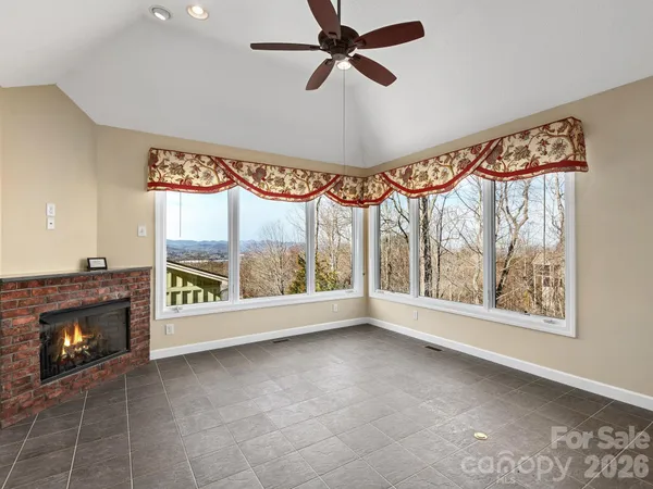 $699,900 | 54 Deep Valley Lane, Hendersonville, NC 28791