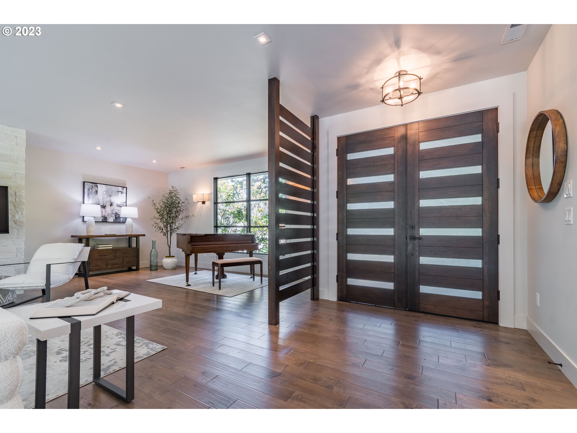 3603 Spring Boulevard Eugene, OR 97405 - Photo 3 of 45 Entrance/Foyer