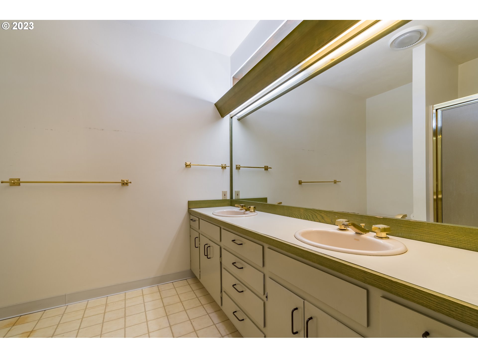 3603 Spring Boulevard Eugene, OR 97405 - Photo 35 of 45 Bathroom, Attached