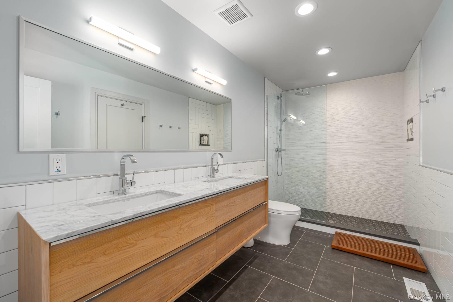 1350 West Cove Road Cutchogue, NY 11935 - Photo 44 of 49 Ensuite