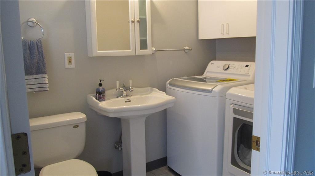 18 Brightwater Road East Lyme, CT 06357 - Photo 12 of 17