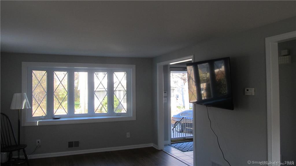 18 Brightwater Road East Lyme, CT 06357 - Photo 5 of 17