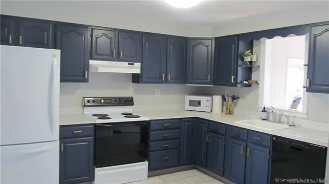 $2,800 | 18 Brightwater Road, East Lyme, CT 06357