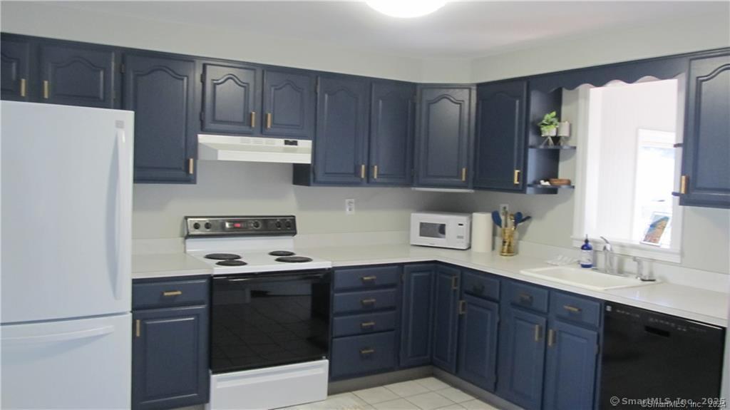 18 Brightwater Road East Lyme, CT 06357 - Photo 6 of 17