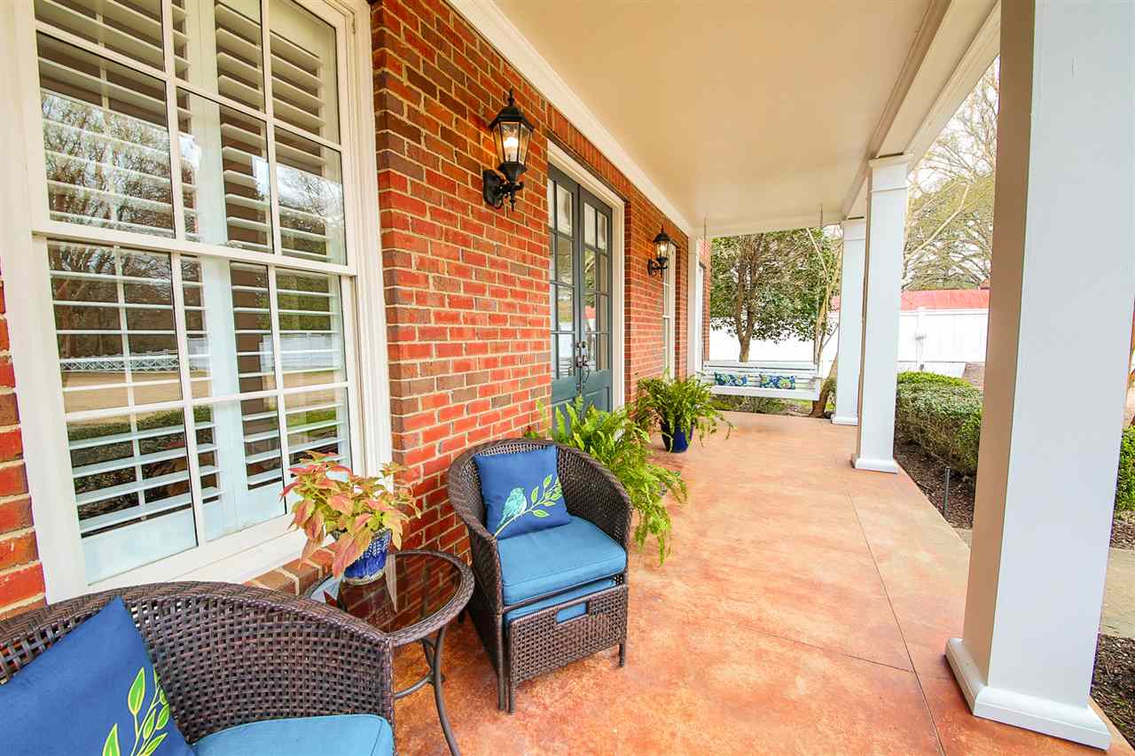 357 South Rowlett Street Collierville, TN 38017 - Photo 2 of 19 Gallery Image 2