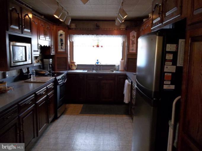 22058 Fox Ridge Road Lexington Park, MD 20653 - Photo 3 of 11 Kitchen