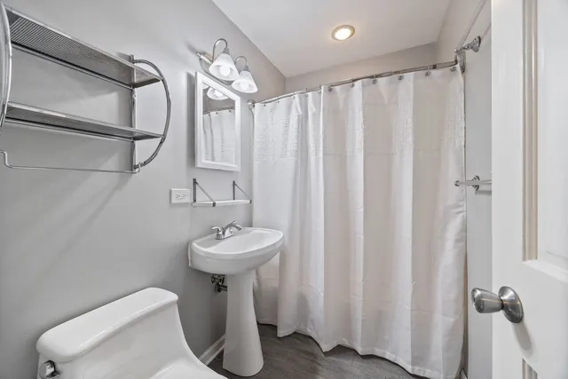 $1,800 | 1112 Villa Vista Drive, Round Lake Beach, IL 60073