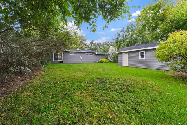 $1,800 | 1112 Villa Vista Drive, Round Lake Beach, IL 60073