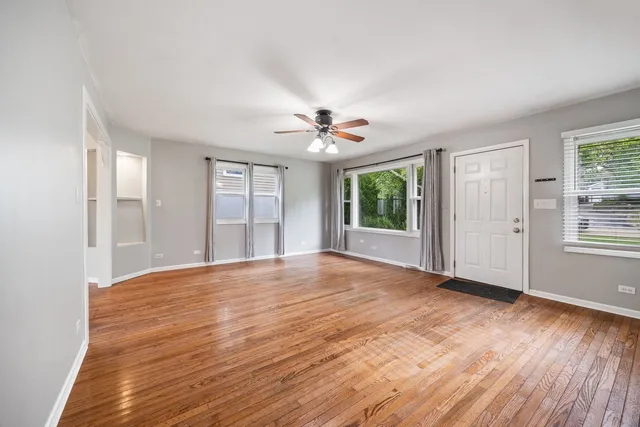 $1,800 | 1112 Villa Vista Drive, Round Lake Beach, IL 60073