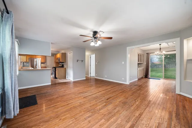 $1,800 | 1112 Villa Vista Drive, Round Lake Beach, IL 60073