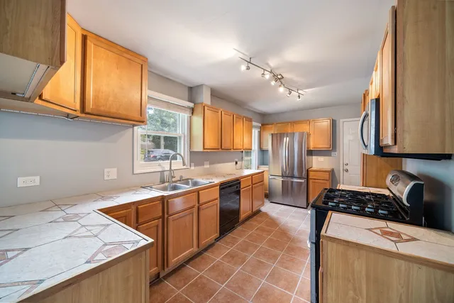 $1,800 | 1112 Villa Vista Drive, Round Lake Beach, IL 60073