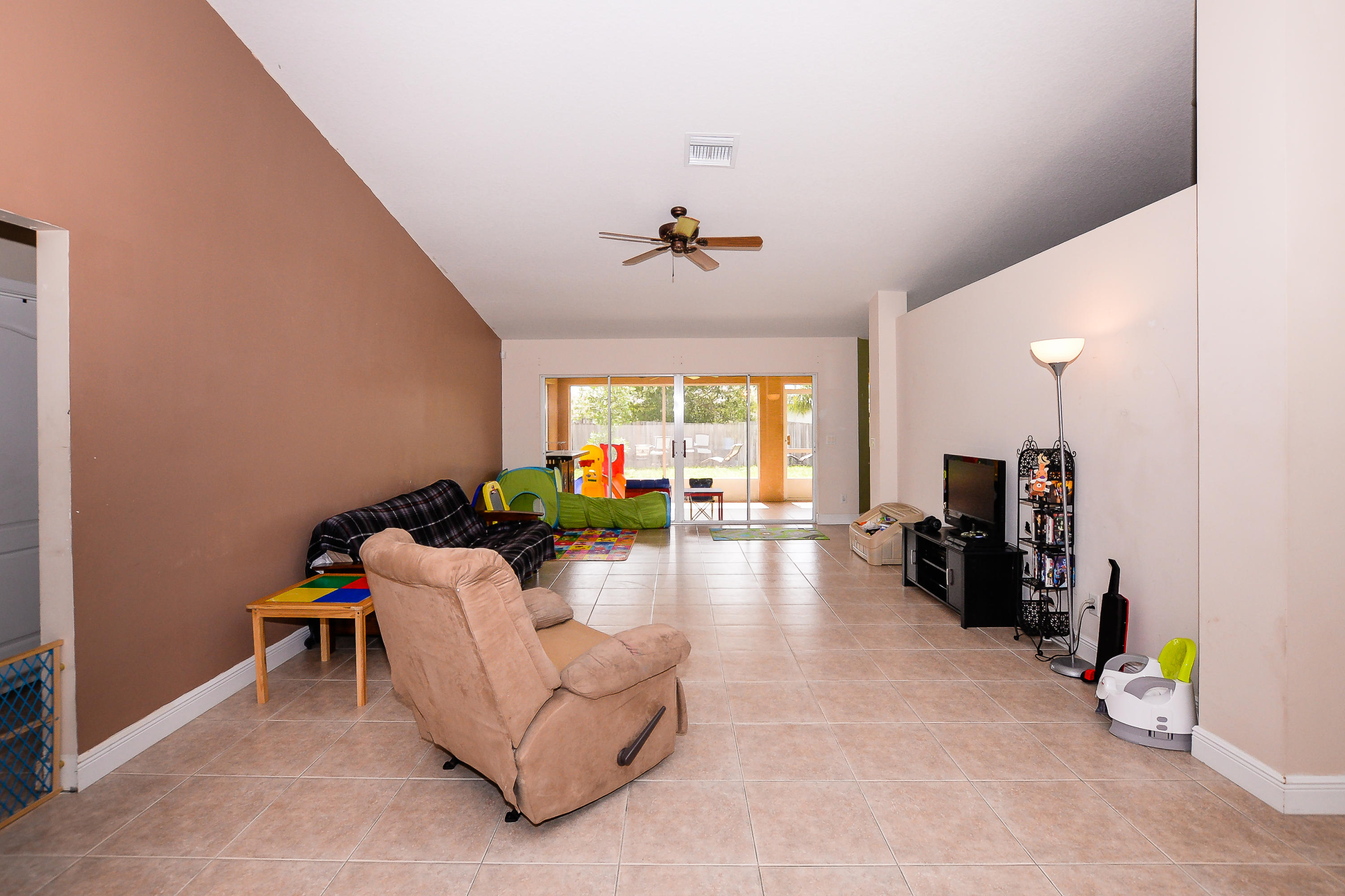 576 Southwest Undallo Road Port St. Lucie, FL 34953 - Photo 4 of 18 LR-6353