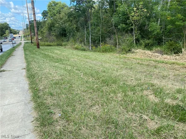 $185,000 | 13525 Royalton Road, Strongsville, OH 44136