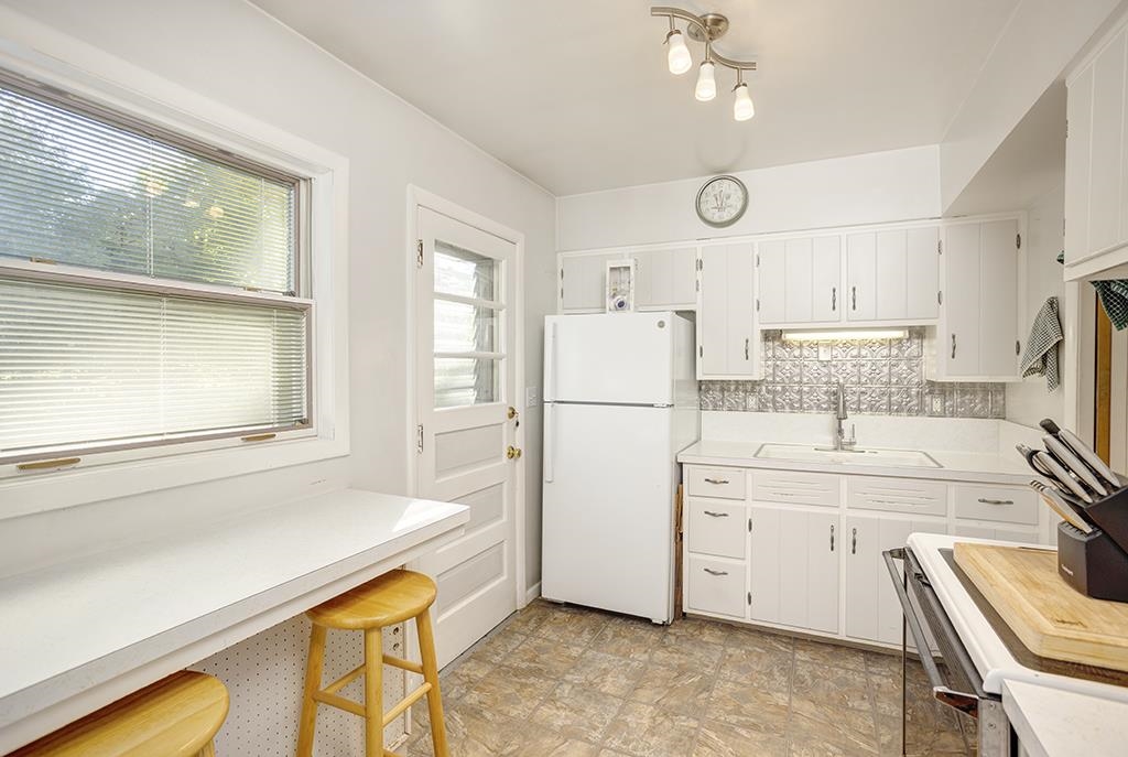 3323 Landstrom Road Rockford, IL 61107 - Photo 8 of 24 Gallery Image 8
