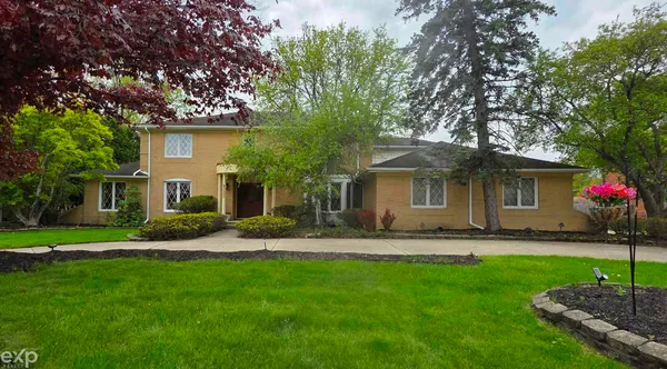 $580,000 | 23223 Bellwood Drive, Southfield, MI 48034