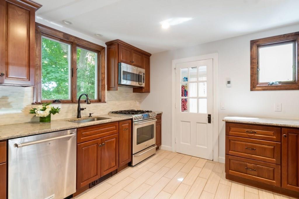 32 Pine Ridge Road Wellesley, MA 02481 - Photo 8 of 23