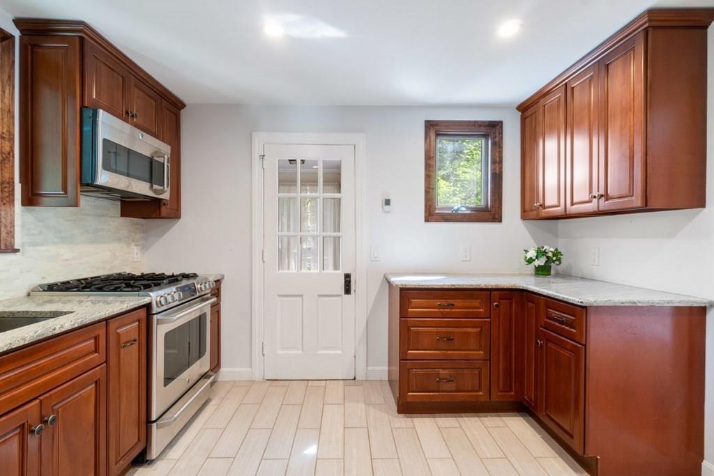 32 Pine Ridge Road Wellesley, MA 02481 - Photo 9 of 23