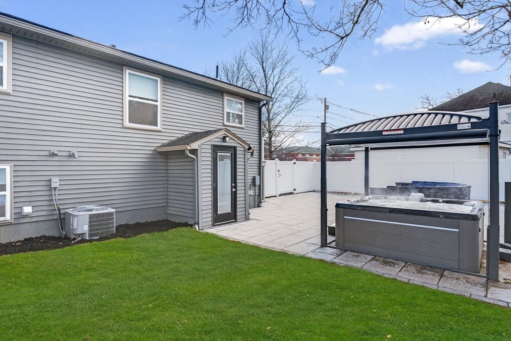 219 Waverley Road, Unit 219 North Andover, MA 01845 - Photo 7 of 33 Gallery Image 7