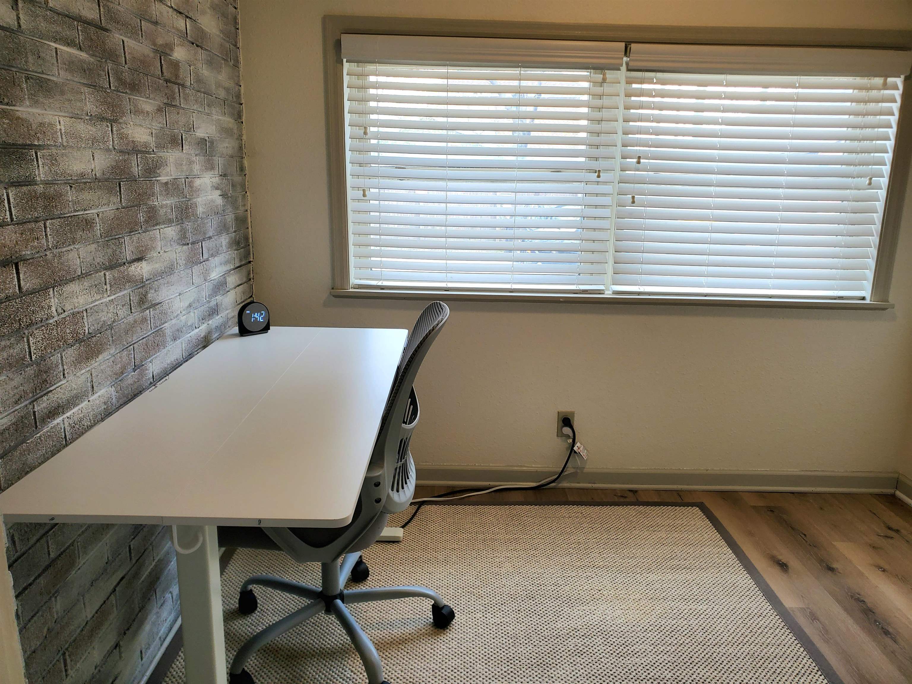 718 Seminary Street Rockford, IL 61104 - Photo 11 of 18 a view of a workspace with a window
