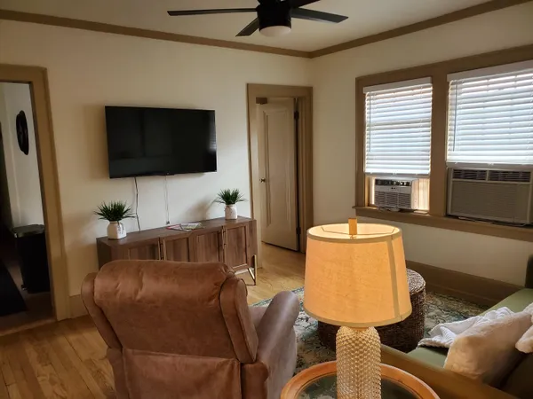 $320,000 | 718 Seminary Street, Rockford, IL 61104