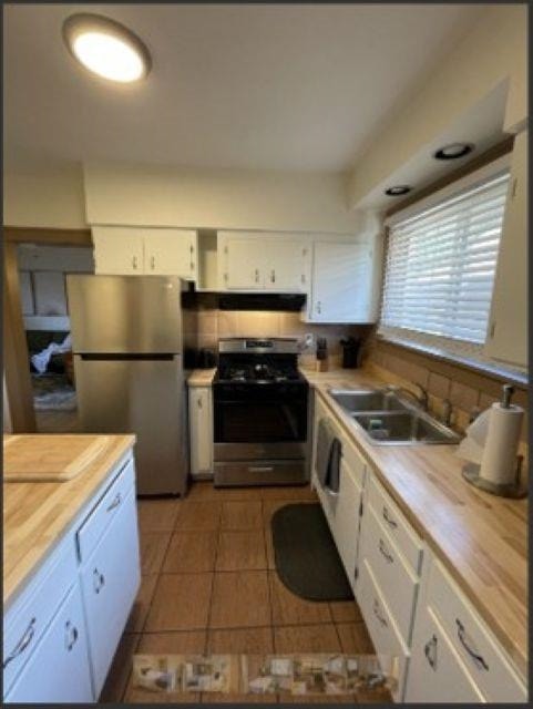 718 Seminary Street Rockford, IL 61104 - Photo 7 of 18 a kitchen with a stove top oven and refrigerator