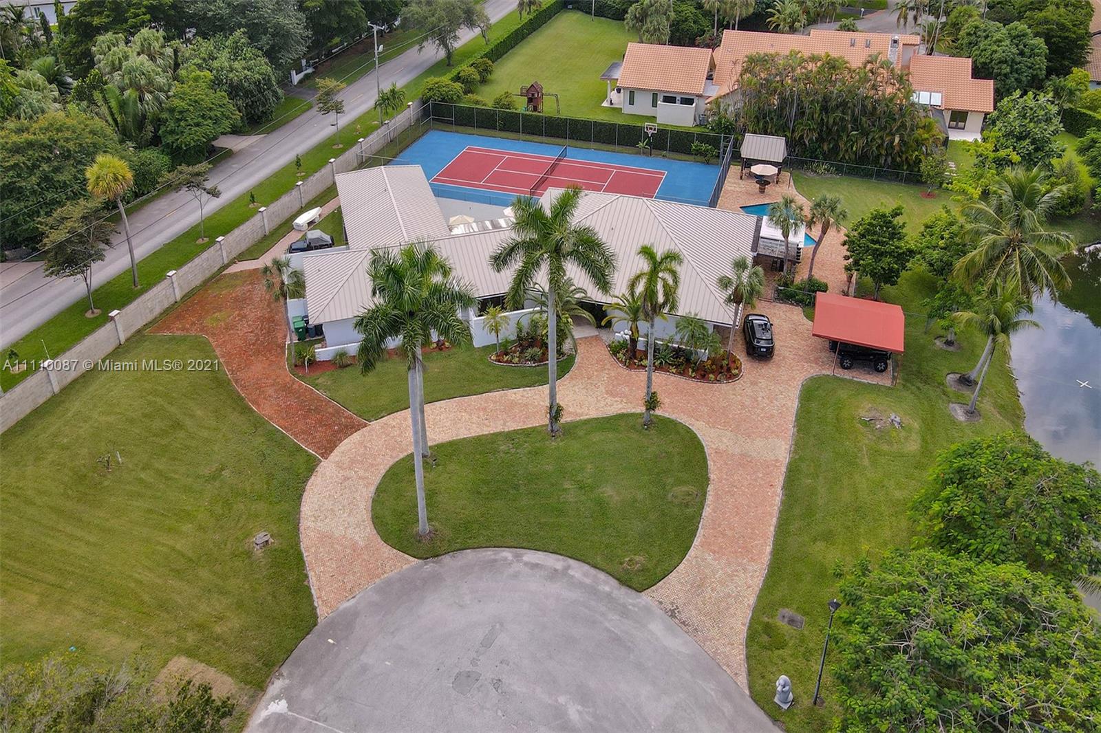 10500 Southwest 87th Court Miami, FL 33176 - Photo 10 of 61