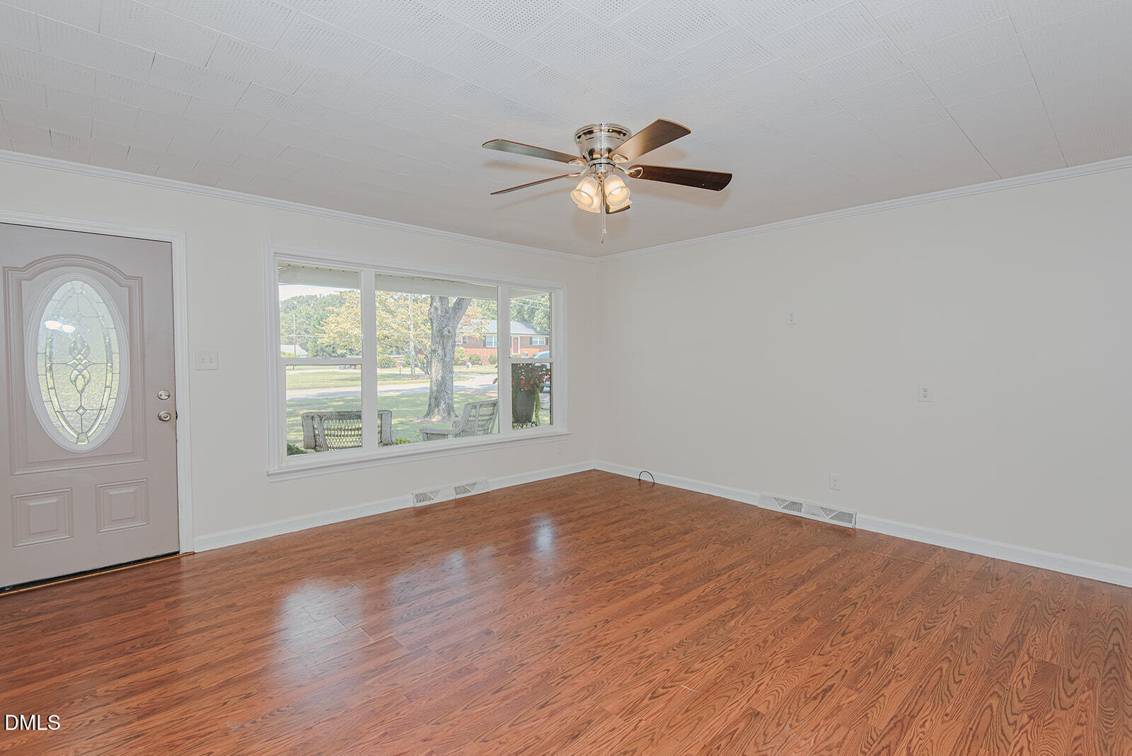 243 Nicks Street Graham, NC 27253 - Photo 14 of 35 Living Room