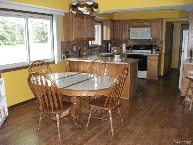 2331 Ulster Road Rochester, MI 48309 - Photo 7 of 19 Updated kitchen