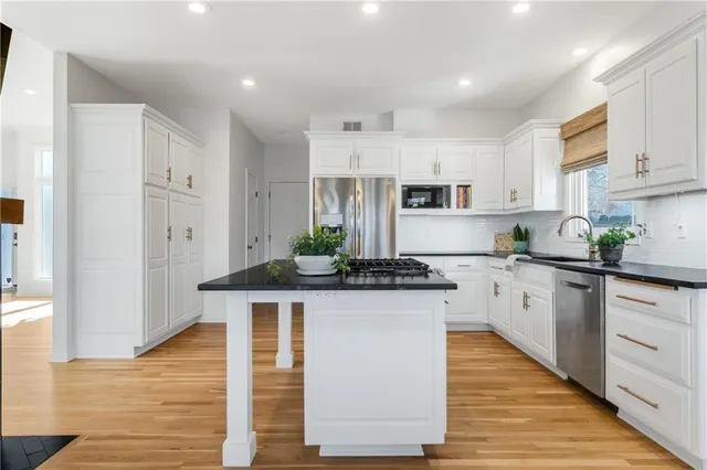 $515,000 | 506 East 122nd Street, Kansas City, MO 64145