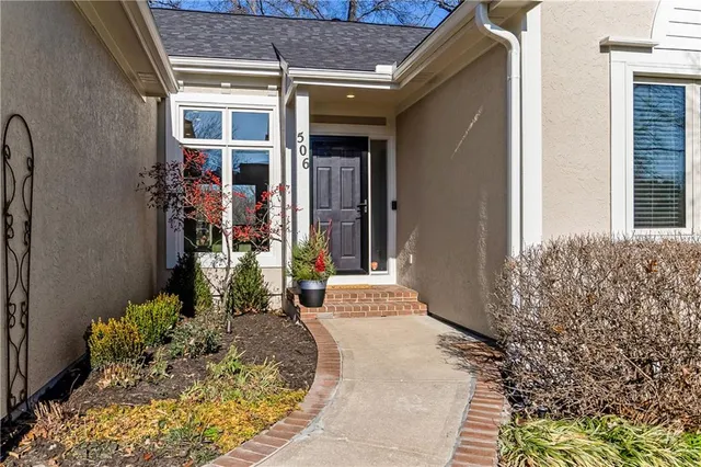 $515,000 | 506 East 122nd Street, Kansas City, MO 64145