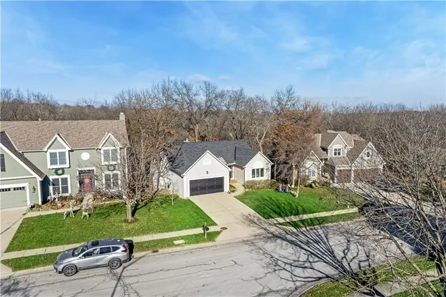 $515,000 | 506 East 122nd Street, Kansas City, MO 64145