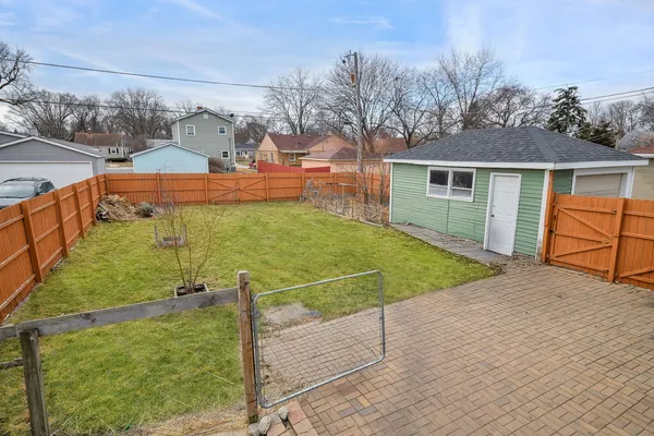 a view of a house with a backyard