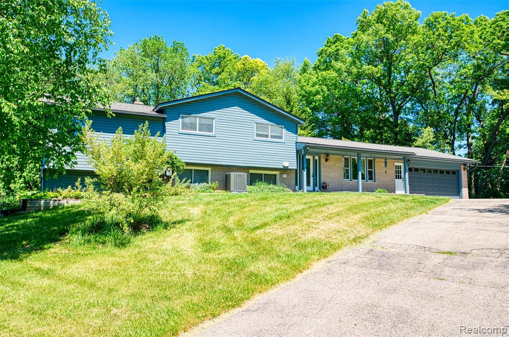 940 Rowland Road Leonard, MI 48367 - Photo 1 of 59