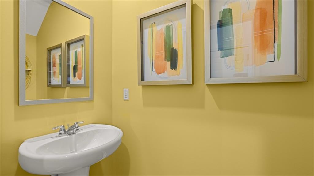 200 Kenmore Circle Perry, GA 31069 - Photo 28 of 47 a bathroom with a sink and a mirror