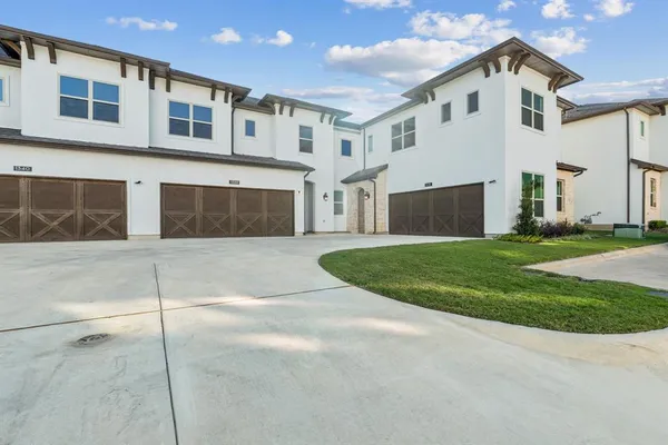 a view of house with backyard space