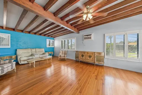 $1,500,000 | 40 77th Avenue, Treasure Island, FL 33706