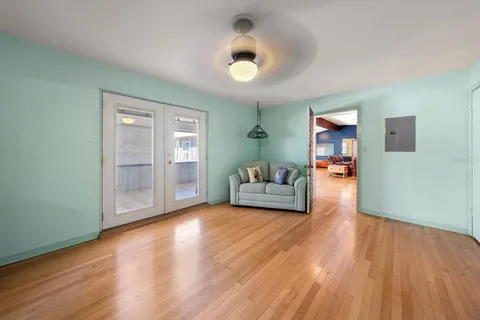 $1,500,000 | 40 77th Avenue, Treasure Island, FL 33706