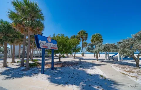 $1,500,000 | 40 77th Avenue, Treasure Island, FL 33706