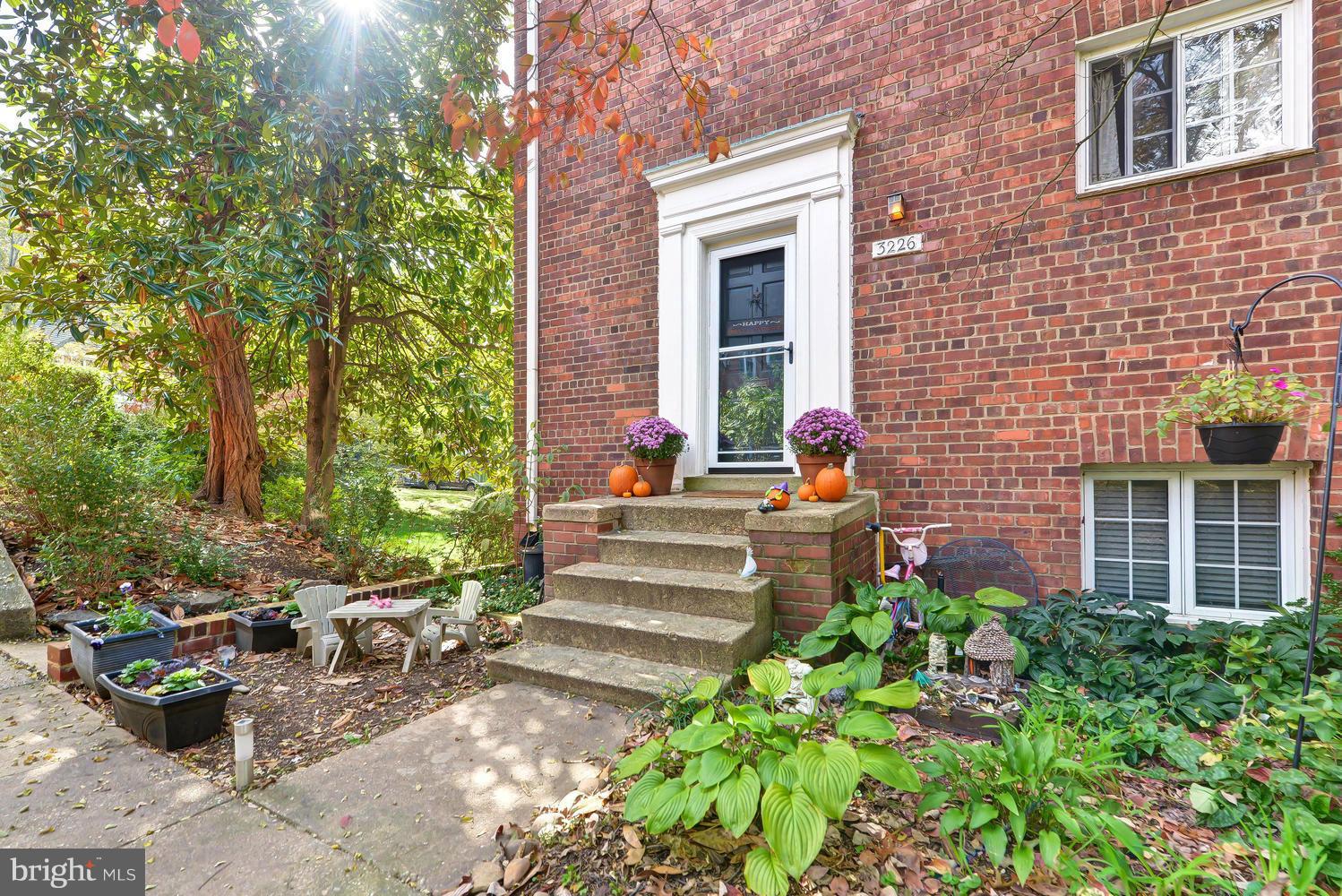 3226 Gunston Road, Unit 720 Alexandria, VA 22302 - Photo 1 of 24 Exterior (Front)