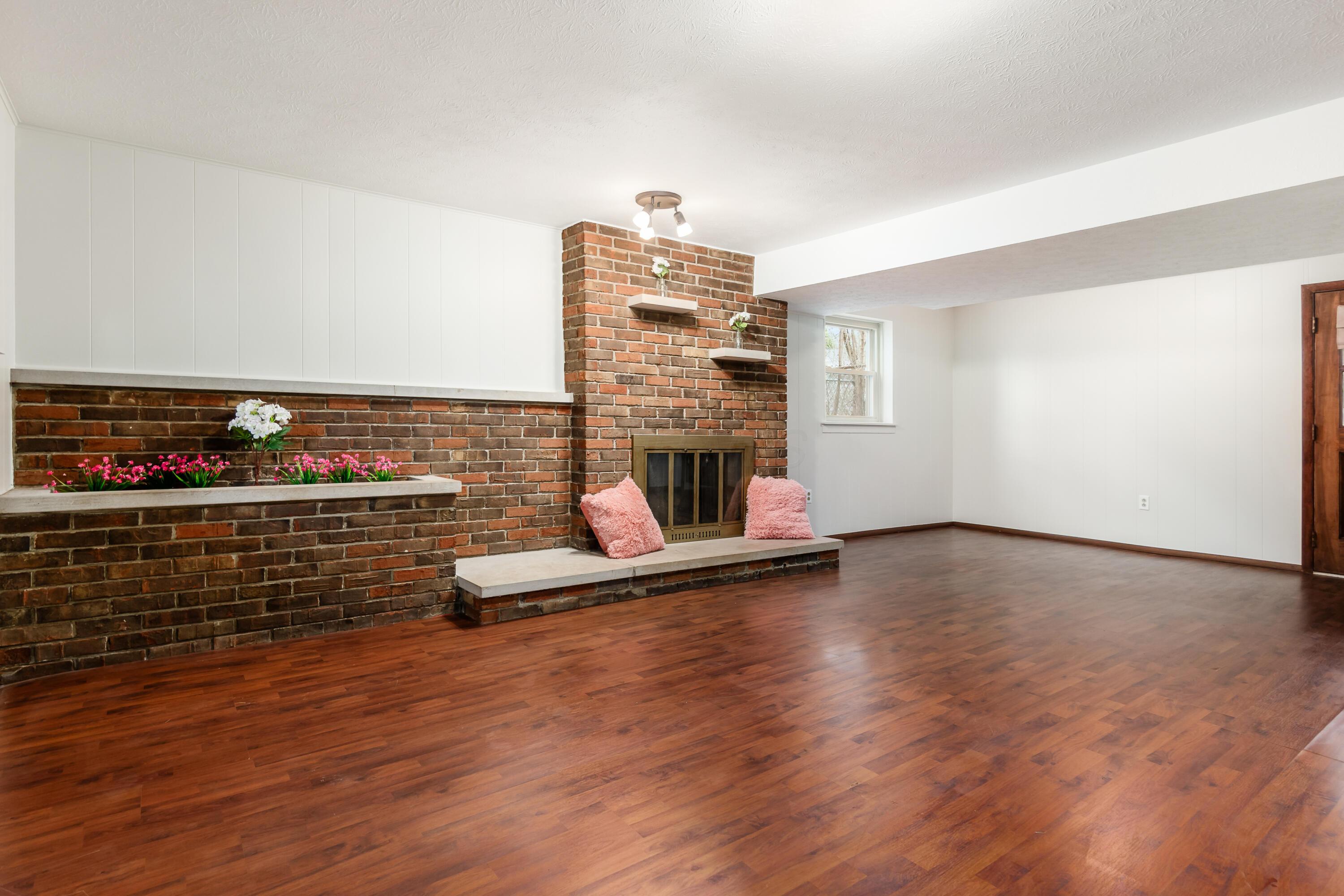6045 Karl Road Columbus, OH 43229 - Photo 21 of 38 Family Room