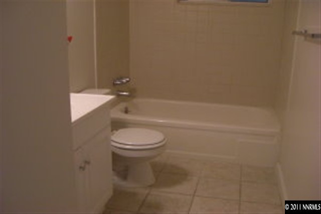 9415 Fremont Way Reno, NV 89506 - Photo 6 of 13 a bathroom with a toilet and a bathtub