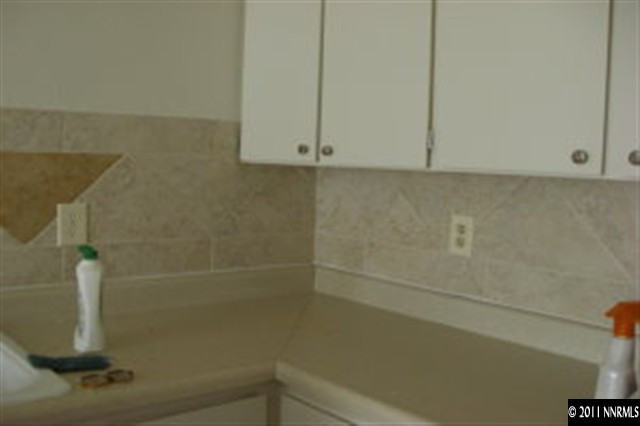 9415 Fremont Way Reno, NV 89506 - Photo 9 of 13 a bathroom with a shower