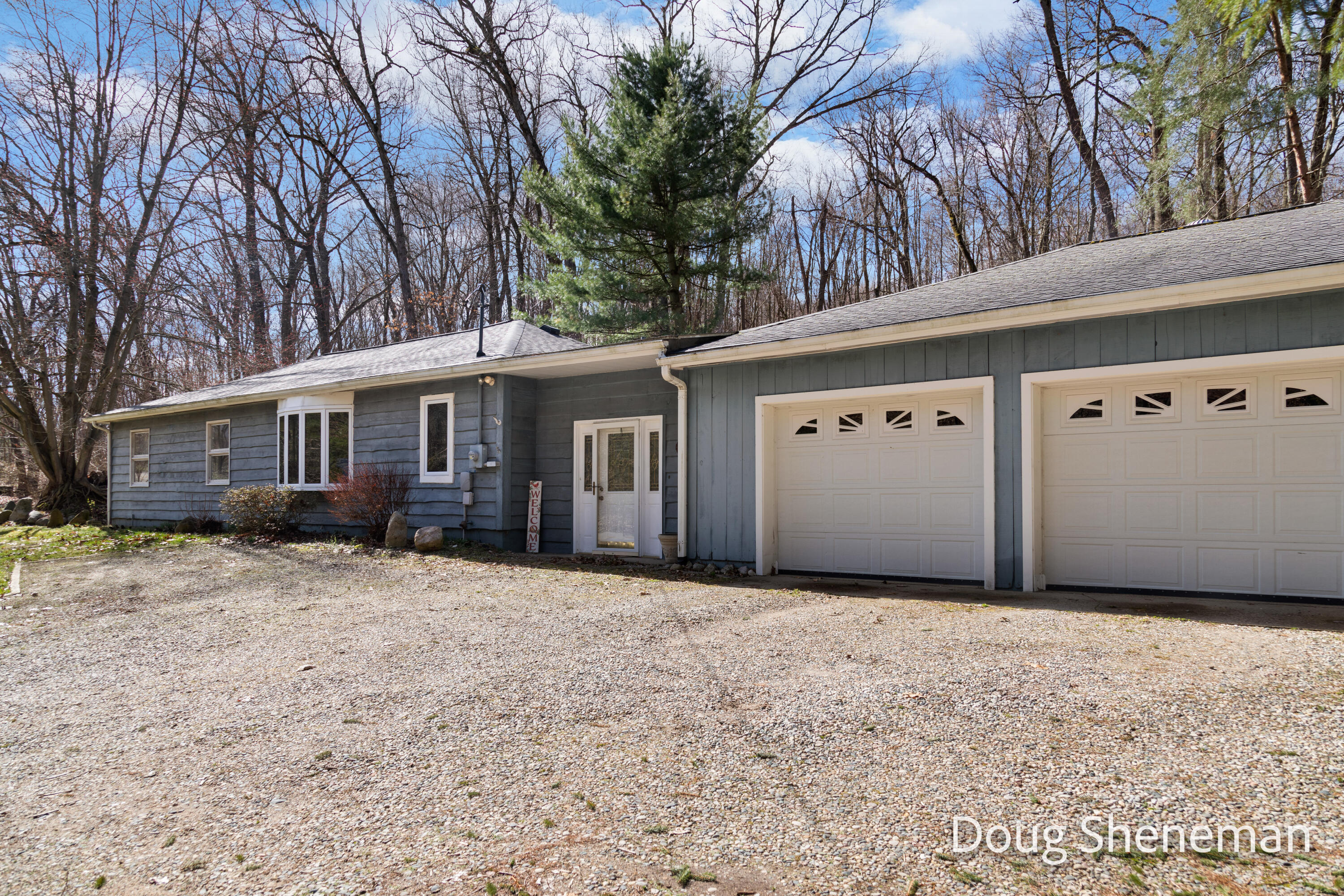 26 Pine Road Plainwell, MI 49080 - Photo 4 of 31 Front View