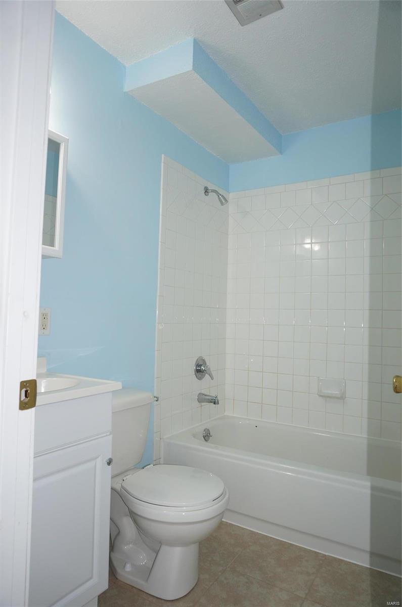 5451 Fern Beach Road St. Louis, MO 63128 - Photo 13 of 14 Gallery Image 13