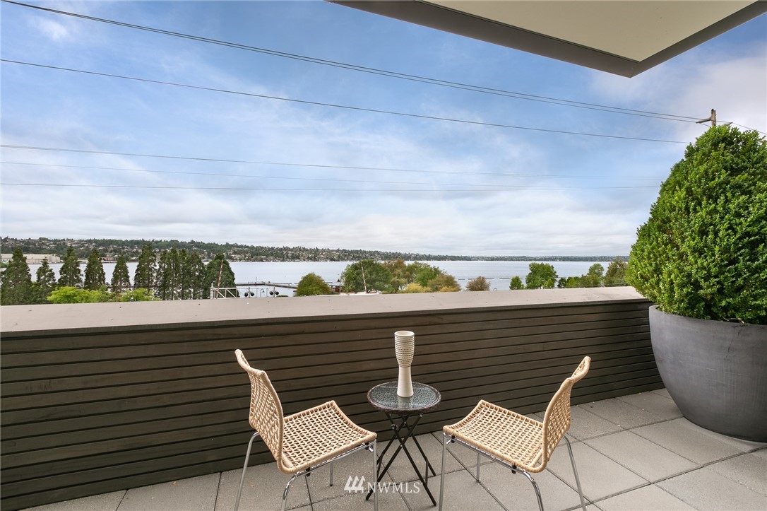 1750 Lake Washington Boulevard North, Unit C Renton, WA 98056 - Photo 2 of 24