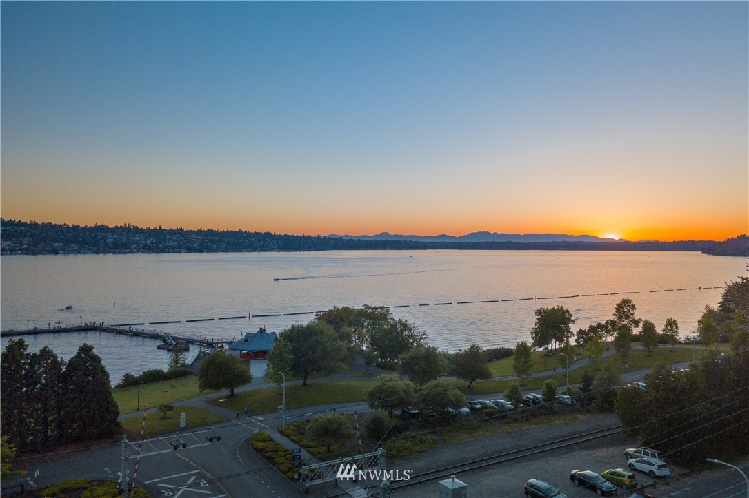 1750 Lake Washington Boulevard North, Unit C Renton, WA 98056 - Photo 3 of 24